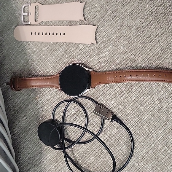 Samsung Smart Watch4 - Picture 1 of 5